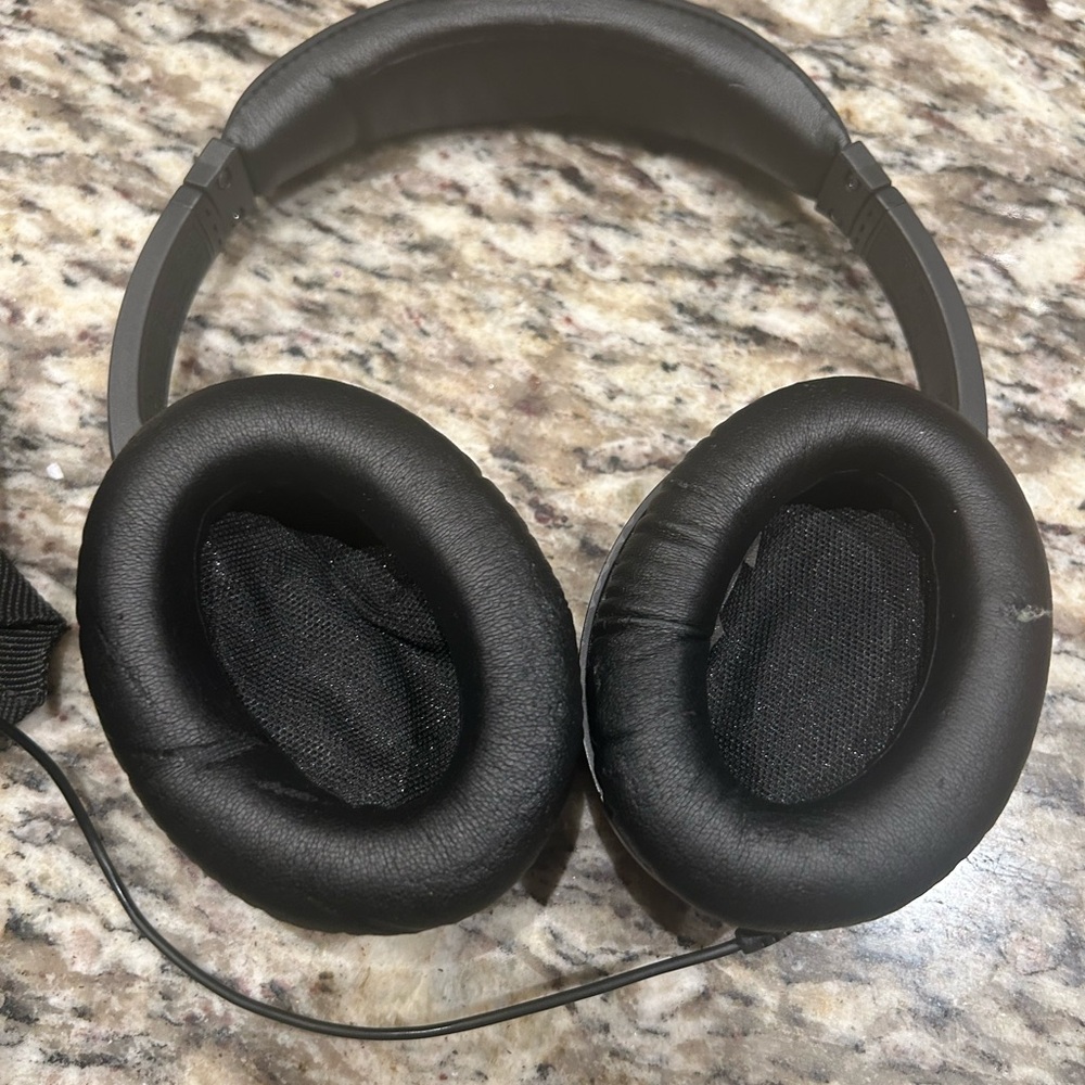 Bose black $ Silver Headphones with case - Picture 2 of 5